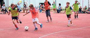 Unterwegs. Im Ort gibt es für die Wilhelmshorster keinen Fußballplatz.