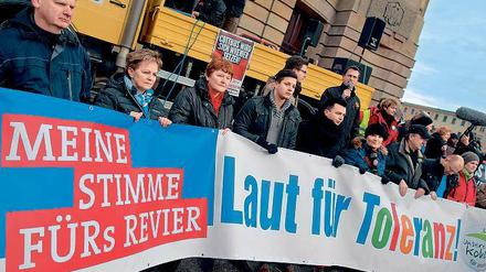 Gesicht zeigen. Cottbuser Bürger demonstrieren gegen einen geplanten Aufmarsch der rechtsextremen NPD.
