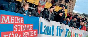Gesicht zeigen. Cottbuser Bürger demonstrieren gegen einen geplanten Aufmarsch der rechtsextremen NPD.