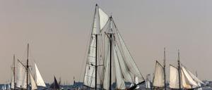Der Bauamtsmitarbeiter soll die Einladung der Hanse Sail zu einem schicken Segeltörn angenommen haben.