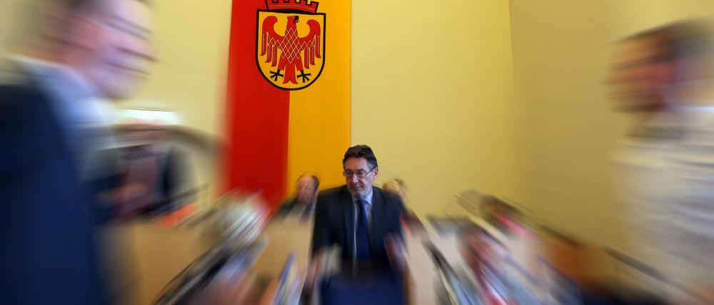 Um ihn herum gruppiert sich das Potsdamer Stadtparlament neu: Oberbürgermeister Jann Jakobs.