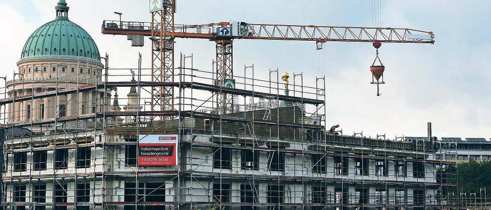 Schöner Wohnen. Besonders Eigentumswohnungen und Grundstücke für den Bau von Mehrfamilienhäusern sind 2013 in Potsdam gefragt gewesen. Die wertvollsten Grundstücke liegen an der Brandenburger Straße. Auch an der Alten Fahrt – siehe Bild oben – entsteht derzeit ein neue Top-Lage.