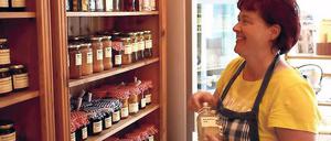 Bereit für die Städter. Ilona Lapsien in ihrem Gartenladen.