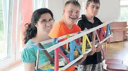 Brückenbauer. Schüler des Norberthauses am Ende ihrer Projektwoche.