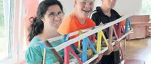 Brückenbauer. Schüler des Norberthauses am Ende ihrer Projektwoche.