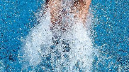 Abkühlung. Ab Freitag ist der Sprungturm im Freibad wieder eröffnet.