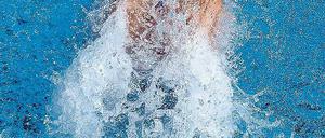 Abkühlung. Ab Freitag ist der Sprungturm im Freibad wieder eröffnet.