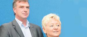 Abgerechnet wird zum Schluss. Die Industrie- und Handelskammern des Landes haben ihren Forderungskatalog zur Landtagswahl vorgestellt. Außerdem gab es für den Wirtschaftsminister Ralf Christoffers Lob, für Umweltministerin Anita Tack Kritik.