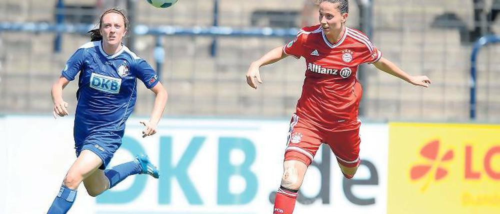 Den Ball im Blick. Lisa Evans bereitete den 1:1-Ausgleich vor.