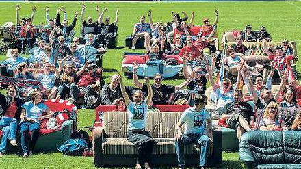 Couchpublic. Auf den eigenen Sofas wollten Fans im Stadion des 1. FC Union WM-Spiele gucken.