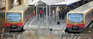 Die S-Bahn in Potsdams Hauptbahnhof.