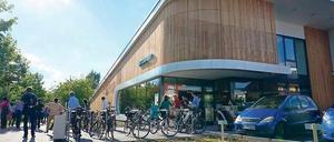 Per pedalis zum Biomarkt. Von den befürchteten Verkehrsproblemen war gestern nichts zu erkennen.