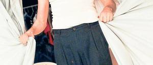 Wenn der betrunkene Vater tobt. Für den jugendlichen Helden (Alexander Finkenwirth) heißt es dann nur stillhalten, wenn ihm sein alkoholkranker Vater (Florian Schmidtke) ins Ohr brüllt.