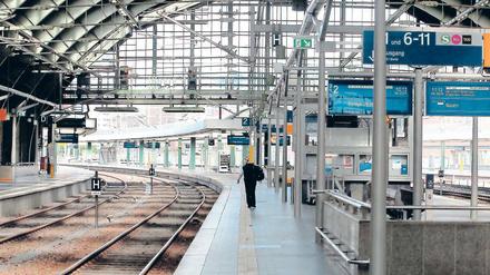 Schlechter Zug. Keine Stromversorgung bedeutet auch: keine S-Bahn.