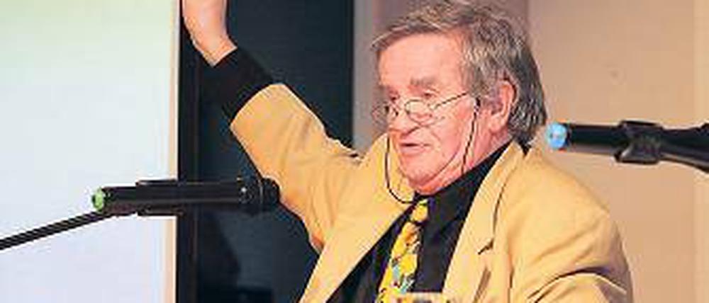 Mit einem Augenzwinkern stellte Lutz Backes sein Buch vor.