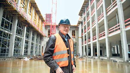 Fußgängerpassage. Manfred Rettig, Chef der Stiftung fürs Humboldtforum, will den Besuchern zeigen, dass das Schloss ein offenes Haus wird.