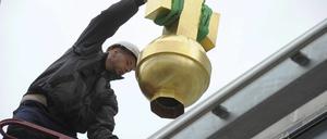 Die Wetterfahne ist schon da.