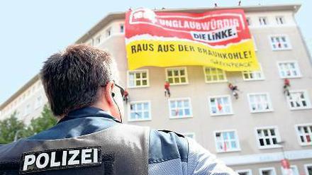 Aufs Dach gestiegen. Die Linkspartei hatte ungebetene Gäste.