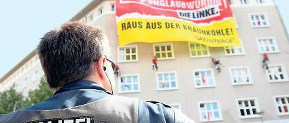 Aufs Dach gestiegen. Die Linkspartei hatte ungebetene Gäste.