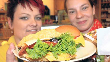 Prämiert. Mitarbeiterinnen von Bäcker Schüren mit dem „Blauen Wunder“.