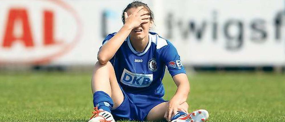Niedergeschlagen. Lidija Kulis erzielte mit dem 2:2 ihren ersten Bundesliga-Treffer. Die gelernte Stürmerin war erneut als linke Verteidigerin im Einsatz.