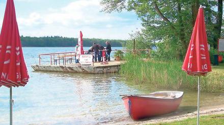 13 Grad am Strandbad Werder. Ab Mitte nächster Woche, verspricht der Strandbadbetreiber, geht die Wassertemperatur nach oben.