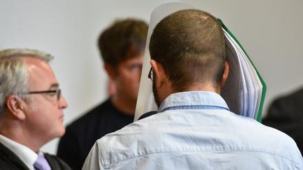Der mutmaßliche Maskenmann vor Gericht.
