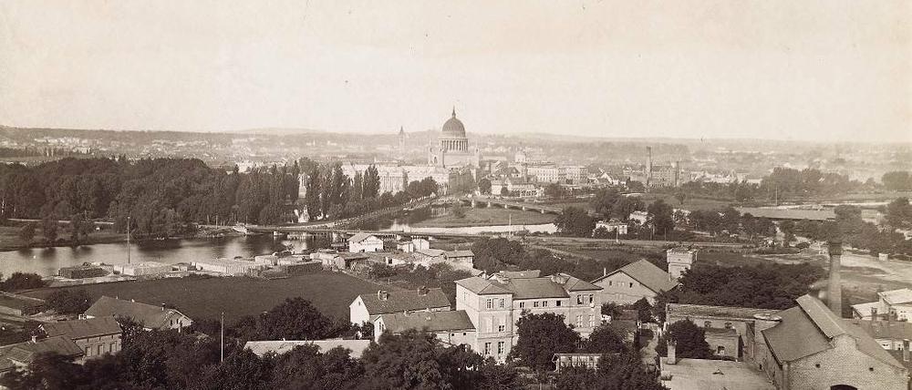 Seltene Ansichten. Vor allem historische Fotos kauft der Förderverein für das Potsdam Museum an – jetzt bekam die Einrichtung eine Sammlung von Postkarten aus dem Jahre 1880. Zu sehen ist hier ein Blick vom Brauhausberg.