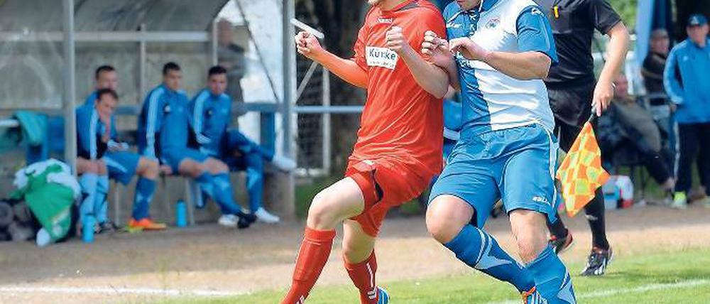 Mit guten Ansätzen in einer schwachen Partie konnte Jean-Marc Soine (l.) der SVB-Reserve keine wirklichen Impulse geben. Sebastian Knaack indes ist mit Oranienburger FC in der Brandenburgliga so gut wie sicher.