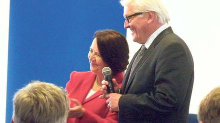 Europäisches Duo. Der Außenminister und Susanne Melior diskutierten mit Michendorfern über die Ukraine-Krise.
