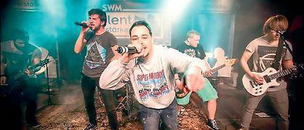 Heute im „Freiland“: Die Hip-Hop-Crew „STBeatz“ und weitere Bands spielen live und werben dafür, dass Jugendliche zur Wahl gehen.