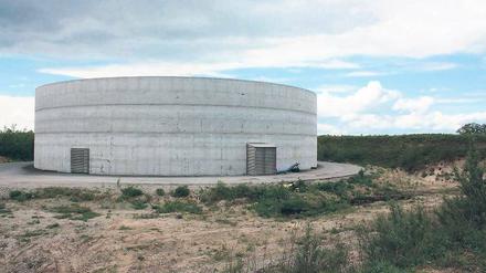 Gewaltig. Das Lager für Gärreststoffe hat einen Durchmesser von 28 Metern. Das neue Becken soll noch größer werden.