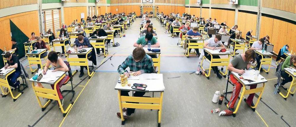 Im Test. Die bundesweiten Prüfungen sollen pro Fach 90 Minuten dauern.