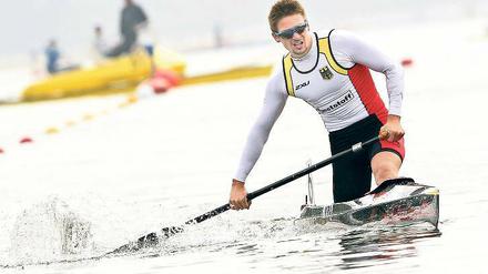 Hoch-Frequenz-Arbeiter: 80-mal in der Minute ist der Takt, in dem Stefan Kiraj sein Stechpaddel ins Wasser taucht und durch die Wellen pflügt. Die Angst vor dem Schmerz sitzt beim Start mit im Boot.