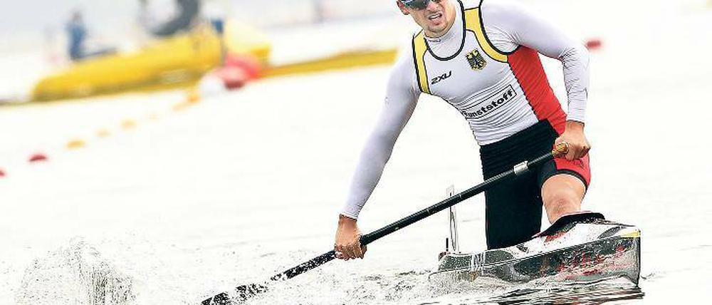 Hoch-Frequenz-Arbeiter: 80-mal in der Minute ist der Takt, in dem Stefan Kiraj sein Stechpaddel ins Wasser taucht und durch die Wellen pflügt. Die Angst vor dem Schmerz sitzt beim Start mit im Boot.