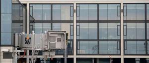 Blick auf das Hauptterminal des Flughafens BER in Schönefeld (Brandenburg). -