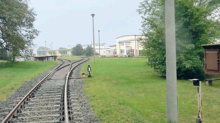 Falsches Gleis? Die Stadt erklärt, dass auf dem Gelände des Pektinwerks genug Platz für die Erweiterung ist. Nach einem Mediationsverfahren war allerdings geplant, die neuen Anlagen möglichst weit entfernt von der Kolonie Zern zu errichten.