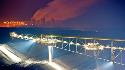 Umstritten auch wegen des CO2-Ausstoßes: Das Vattenfall-Braunkohlekraftwerk Jänschwalde im Landkreis Spree-Neiße hat einer Studie zufolge 2012 etwa 505 Kilogramm Quecksilber emittiert. Das Schwermetall kann sogar geistige Behinderungen verursachen.