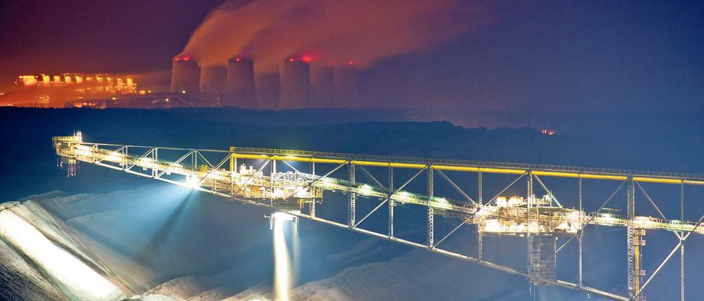 Umstritten auch wegen des CO2-Ausstoßes: Das Vattenfall-Braunkohlekraftwerk Jänschwalde im Landkreis Spree-Neiße hat einer Studie zufolge 2012 etwa 505 Kilogramm Quecksilber emittiert. Das Schwermetall kann sogar geistige Behinderungen verursachen.