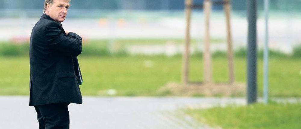 Gute Zahlen, schlechtes Zeugnis. Brandenburgs Wirtschaftsminister Ralf Christoffers (Linke) wird trotz einer wirtschaftlich guten Entwicklung des Landes von der Opposition kritisiert.