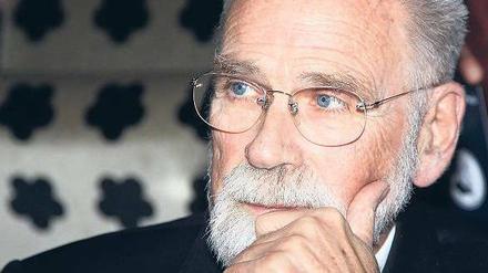 Bewahrer der Traditionen. Als Generaldirektor der Schlösserstiftung kämpfte Hans-Joachim Giersberg stets gegen eine Kommerzialisierung des Welterbes – nicht immer mit Erfolg. Seit seinem Rücktritt 2001 wurde er mit Ehrungen überhäuft.