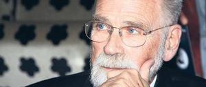 Bewahrer der Traditionen. Als Generaldirektor der Schlösserstiftung kämpfte Hans-Joachim Giersberg stets gegen eine Kommerzialisierung des Welterbes – nicht immer mit Erfolg. Seit seinem Rücktritt 2001 wurde er mit Ehrungen überhäuft.