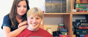 Vorfreude auf das Wochenende. Alesja und Viktor Wolf feiern am Samstag gemeinsam mit vielen anderen Jugendlichen im Nikolaisaal ihre Jugendweihe. Längst hat sich dieses Fest vom Ruch der Ostalgie-Veranstaltung befreit. Mehr als 800 Jugendliche nehmen in diesem Jahr an den Jugendweihefeiern in Potsdam teil.