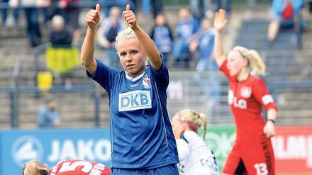 Julia Simic hat sich laut ihres Trainers Bernd Schröder zur Führungsspielerin bei Turbine Potsdam entwickelt. Auch gegen Leverkusen ging sie voran - schoss die 1:0-Führung nach drei Minuten.