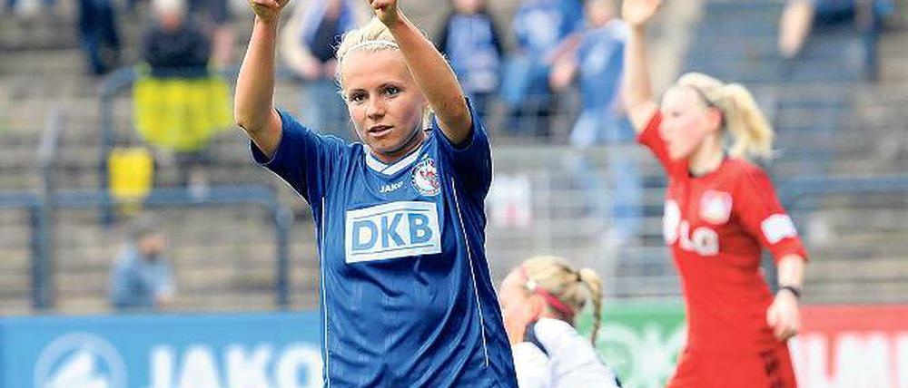 Julia Simic hat sich laut ihres Trainers Bernd Schröder zur Führungsspielerin bei Turbine Potsdam entwickelt. Auch gegen Leverkusen ging sie voran - schoss die 1:0-Führung nach drei Minuten.