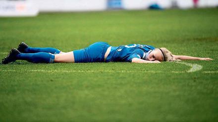 Am Boden zerstört: Turbine Potsdams Youngster Pauline Bremer weint der verpassten Chance nach, ins Champions-League-Finale vorzudringen.