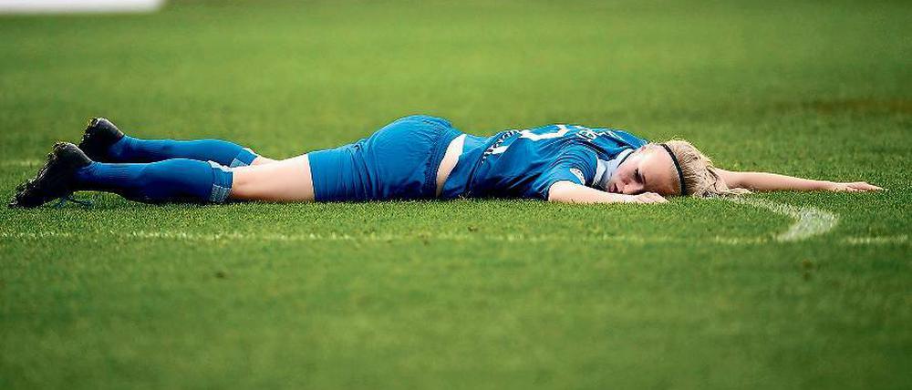 Am Boden zerstört: Turbine Potsdams Youngster Pauline Bremer weint der verpassten Chance nach, ins Champions-League-Finale vorzudringen.