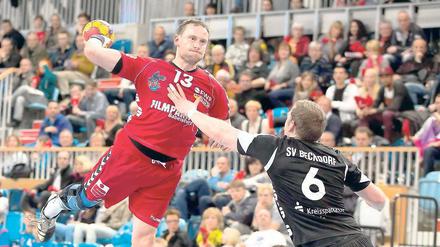 Es bleibt, wie es ist. Stephan Mellack (l.) hat sich, wie zahlreiche andere Spieler vor ihm, dafür entschieden, seinen Vertrag beim VfL Potsdam zu verlängern. Der torgefährliche Rückraumspieler hat großen Anteil am derzeitigen fünften Tabellenplatz in der dritten Liga.