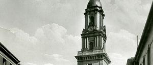 Die Heiligengeistkirche wurde 1726 eingeweiht und diente zwei Gemeinden als Gotteshaus. Die Postkarte aus den 1930er-Jahren zeigt das Bauwerk.