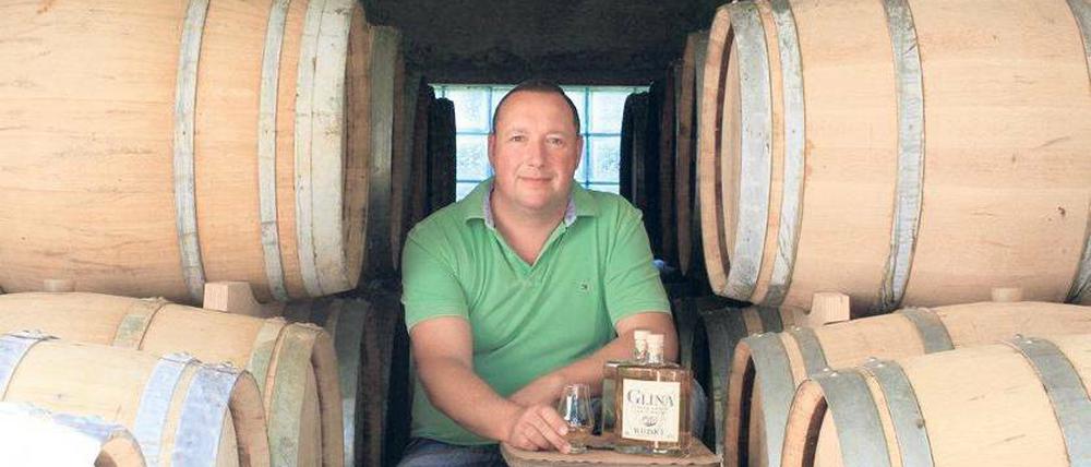 Genießer. Michael Schulz ist nicht nur Landwirt auf dem Siedlerhof, er stellt auch Hochprozentiges her. Sein Gina-Whiskey ist einer der Verkaufsschlager. Um Produktionsschritte erklären zu können, will er neben der Destillerie Seminarräume bauen.